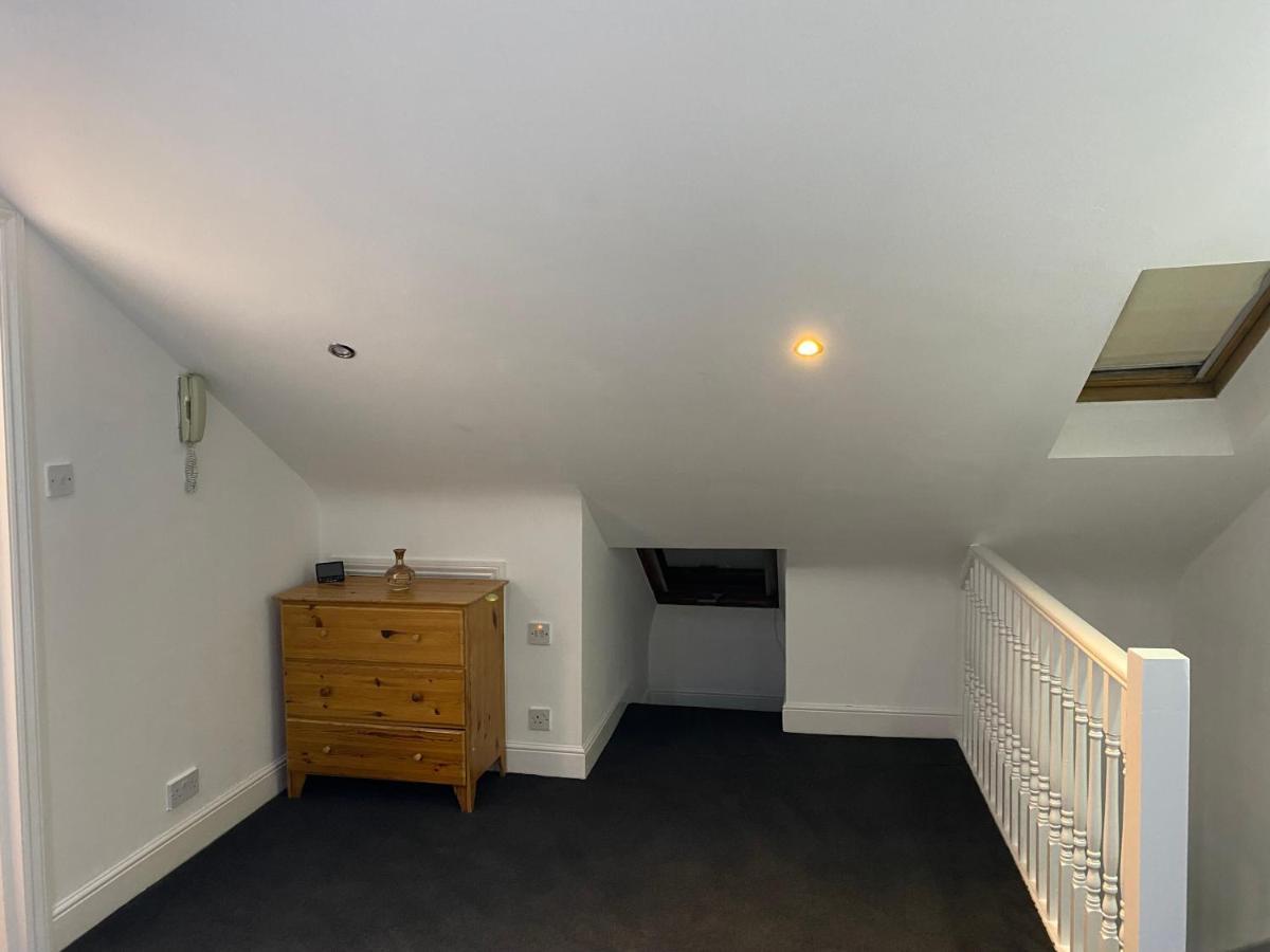Studio Flat Hatch End Luaran gambar