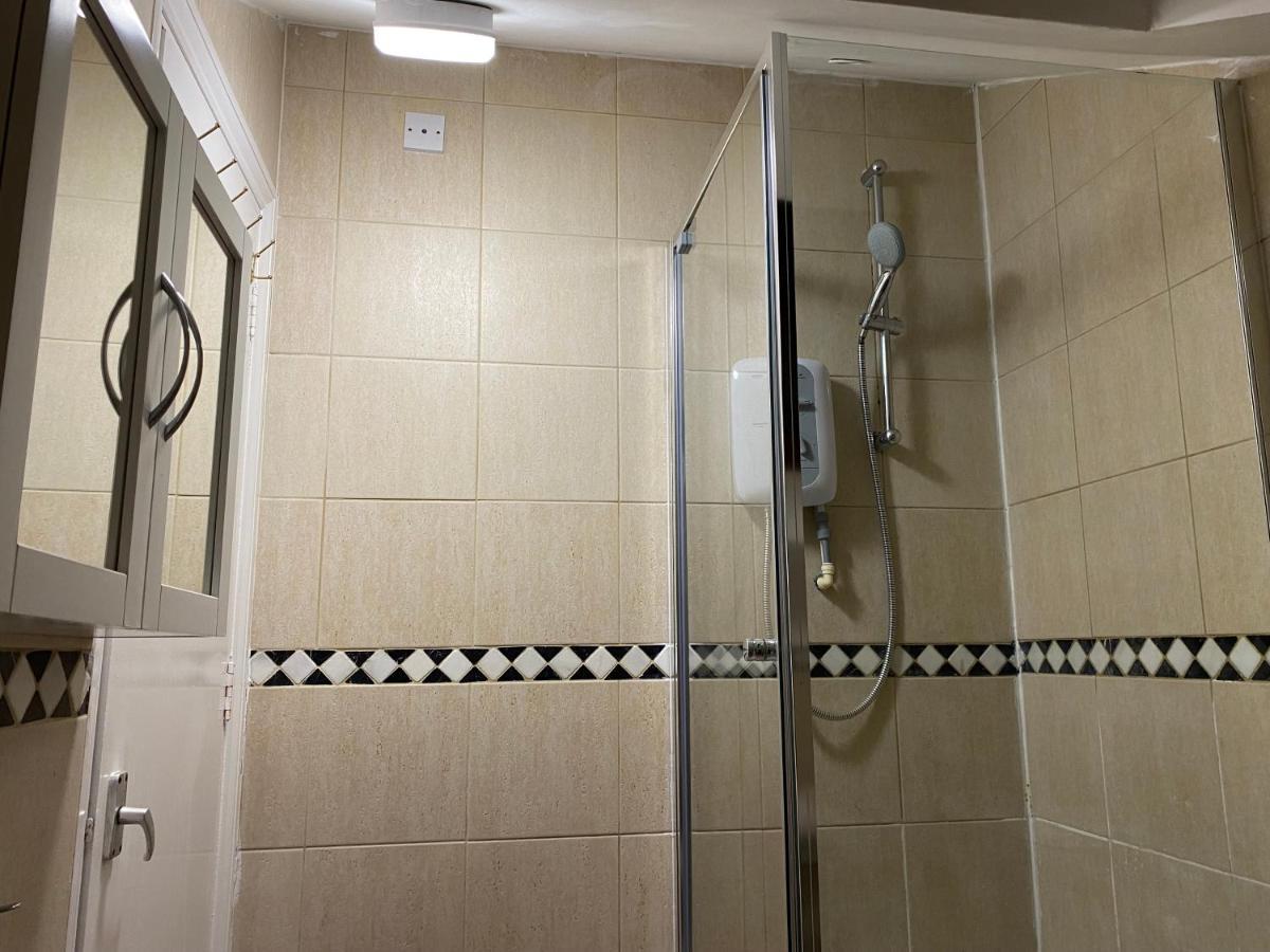 Studio Flat Hatch End Luaran gambar